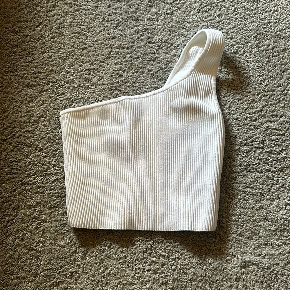 Aritzia Babaton one shoulder cropped sweater!